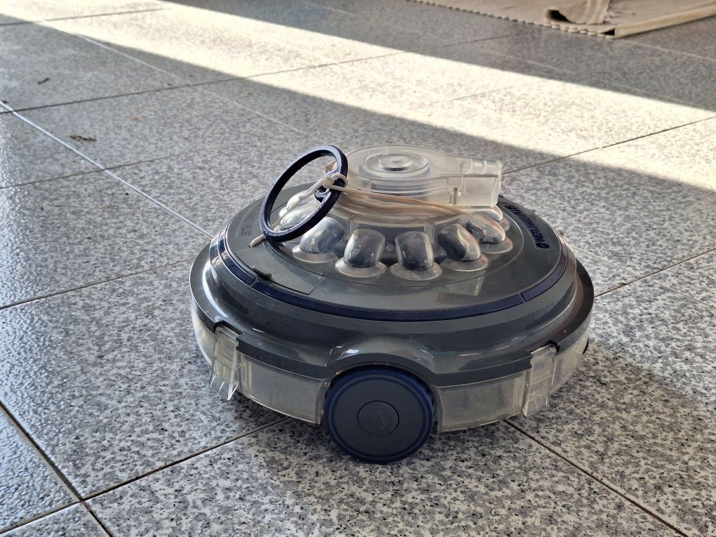 Robot de Limpeza Piscina a Bateria – GRE RBR75