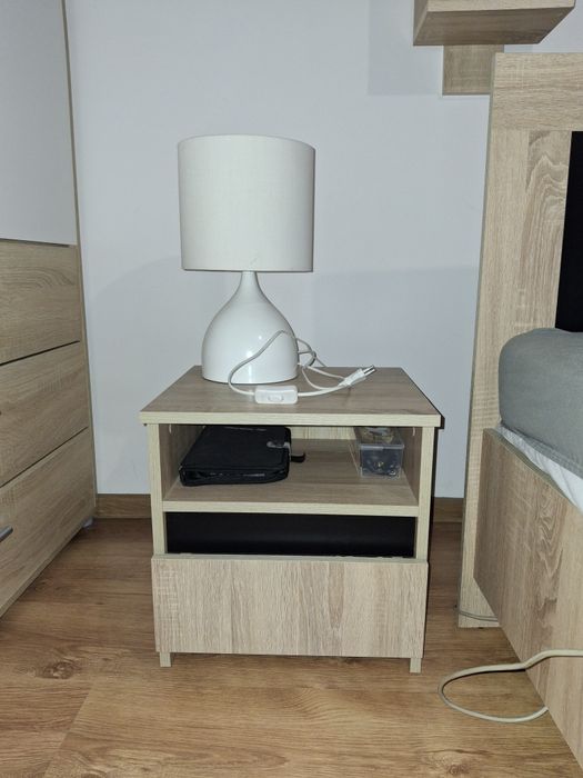 Zestaw szafek i półek nocnych