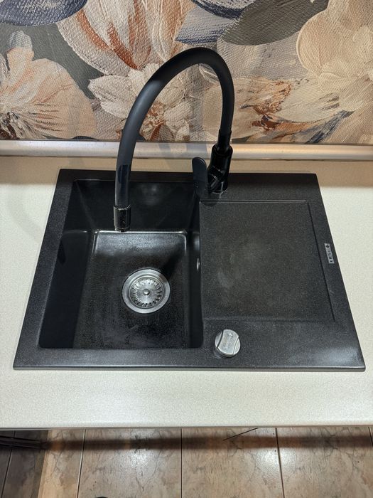 Zlew kuchenny wraz z syfonem