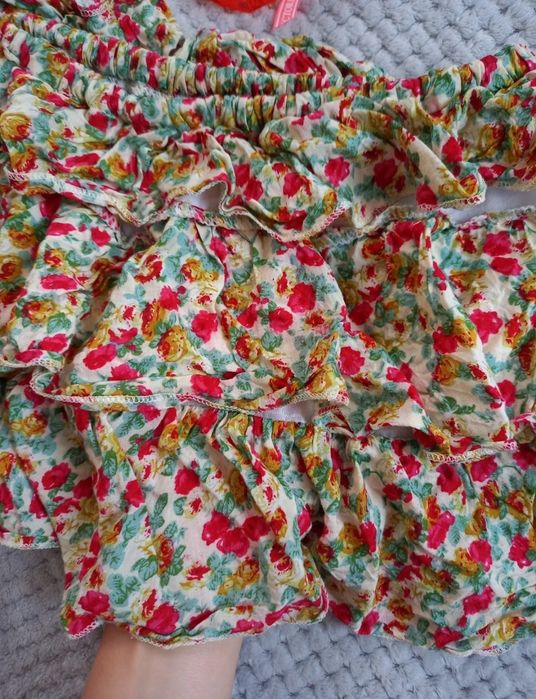 Top z falbankami HIT