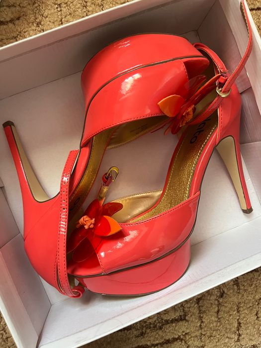 Жіночі босоніжки на платформі