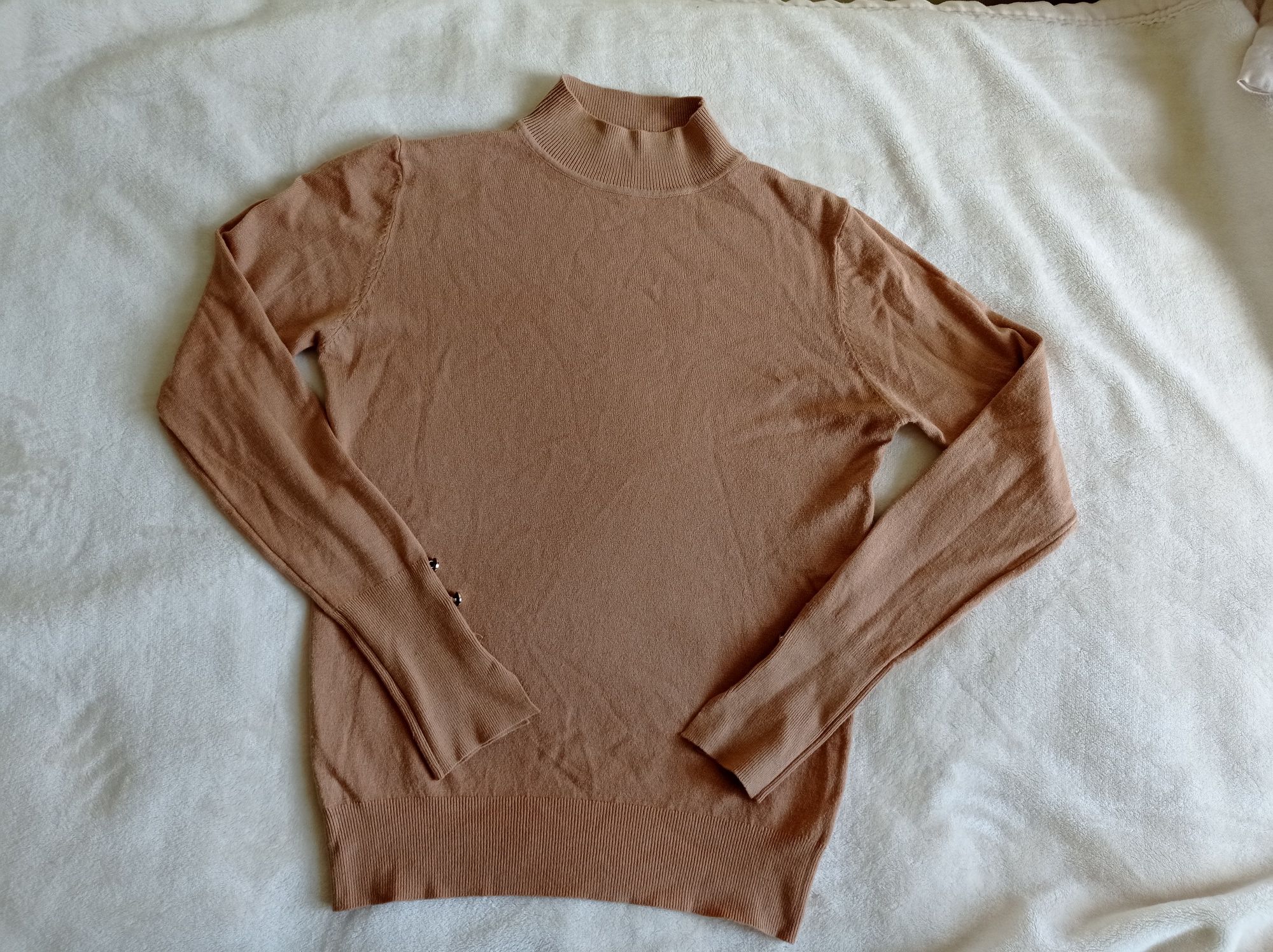 Brązowa bluzka sweterkowa