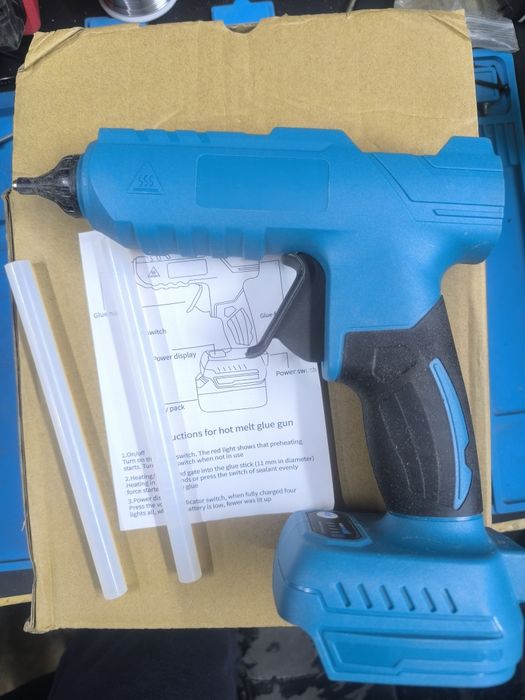 Акумуляторний клейовий пістолет Makita (без акум