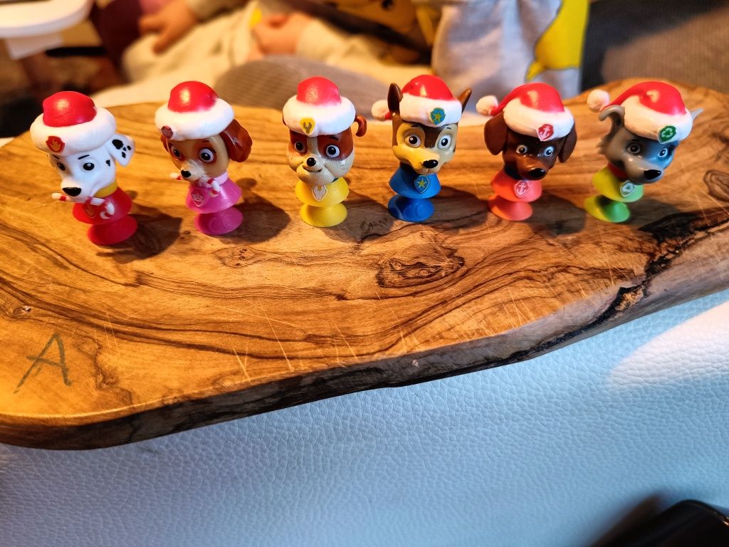 Nowe figurki psi patrol seria świąteczna na tort na przylepcu