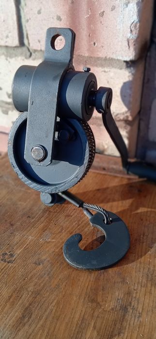 Жак пристрій для гаража