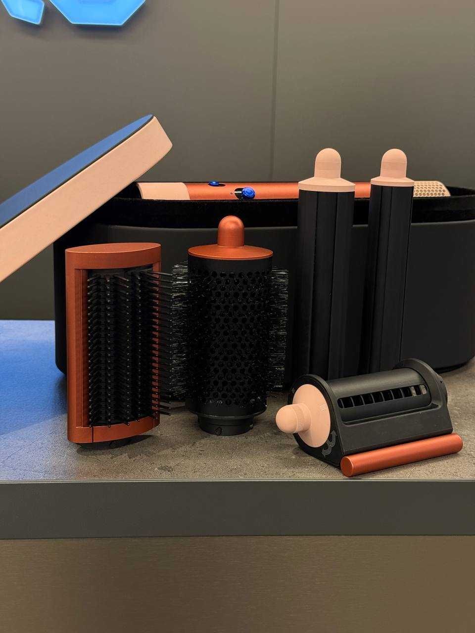 Стайлер для довгого волосся Dyson Complete Long Volumise Strawberry