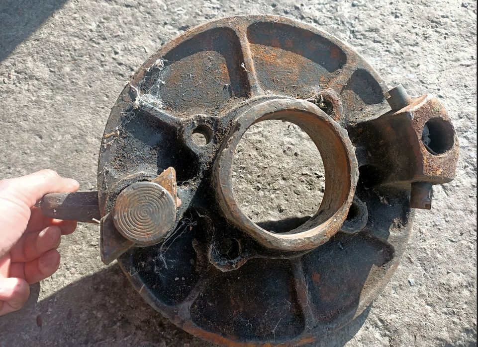 Гальмівний,тормозний диск на трактор