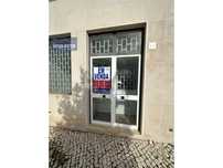 Loja Sobral Monte Agraço, Montra c/ gradeamento