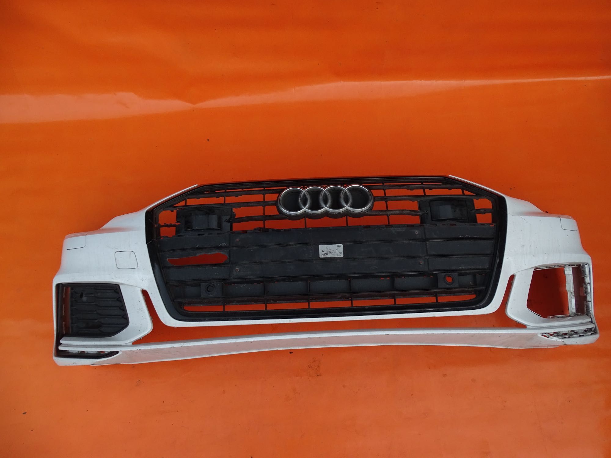 Audi A6 C8 4K0 S-Line Zderzak przód
