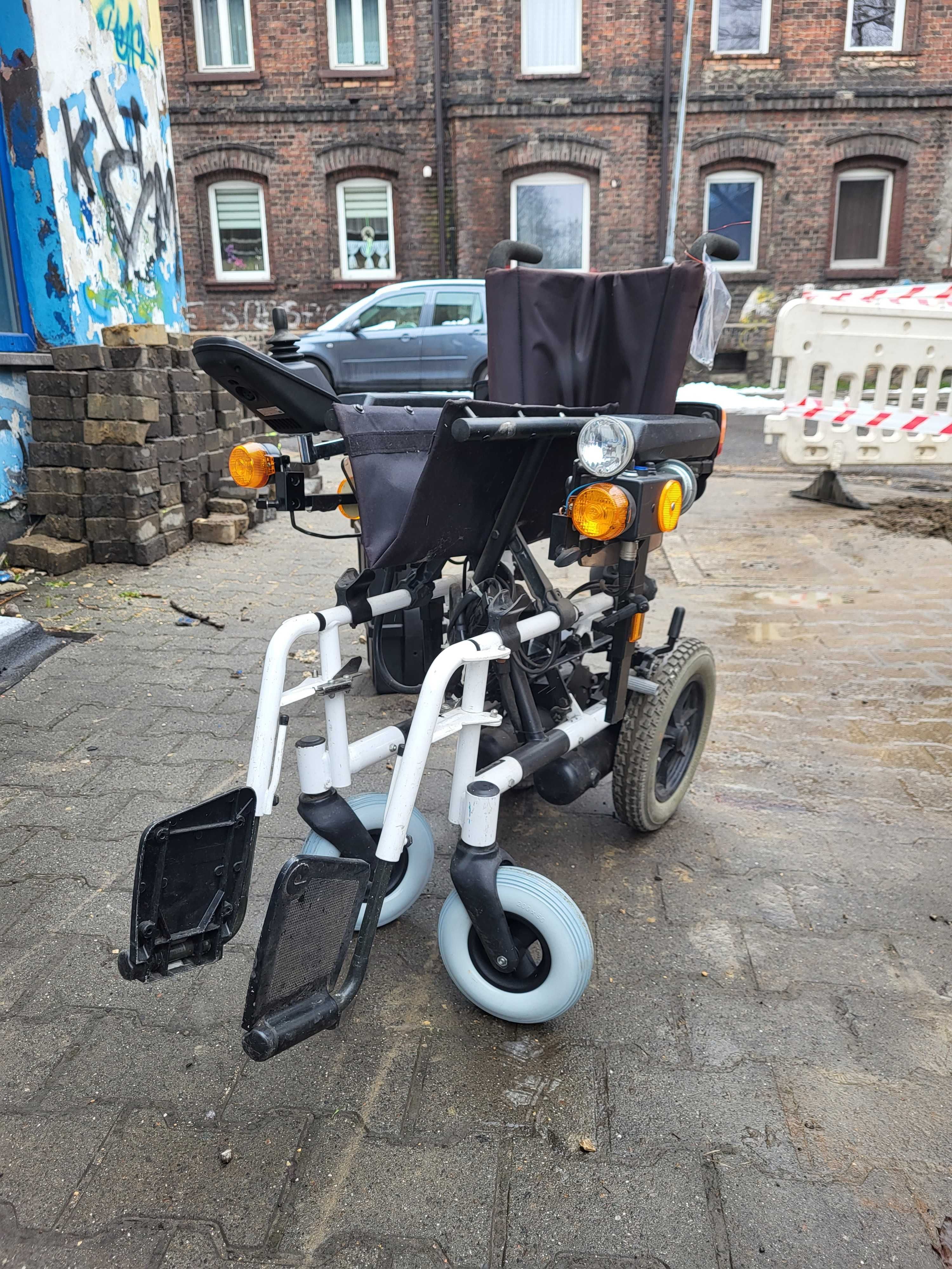 Wózek inwalidzki elektryczny składany Meyra