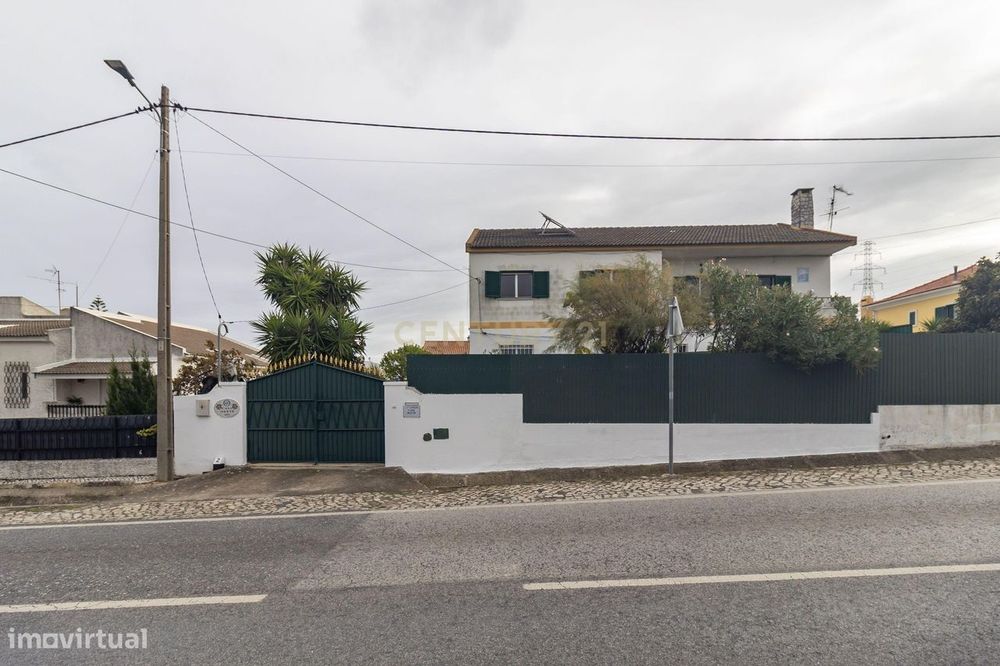 R/C de Moradia com Garagem, Terreno e Painéis Fotovoltaicos (Arrendado