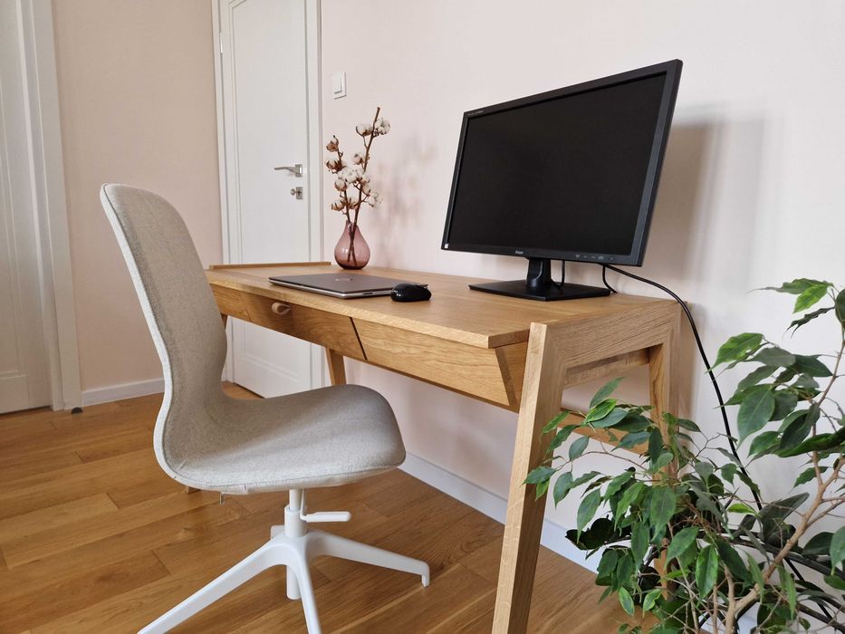 Biurko dębowe  z szufladą ręcznie wykonane z dębu - do domowego biura