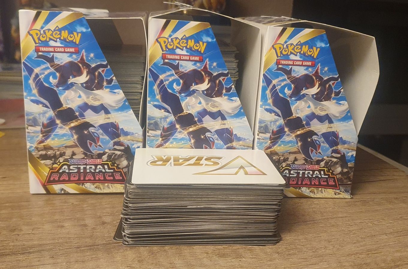 Pokemon TCG Bulk Astral Radiance 936 kart + 105 kodów TCG