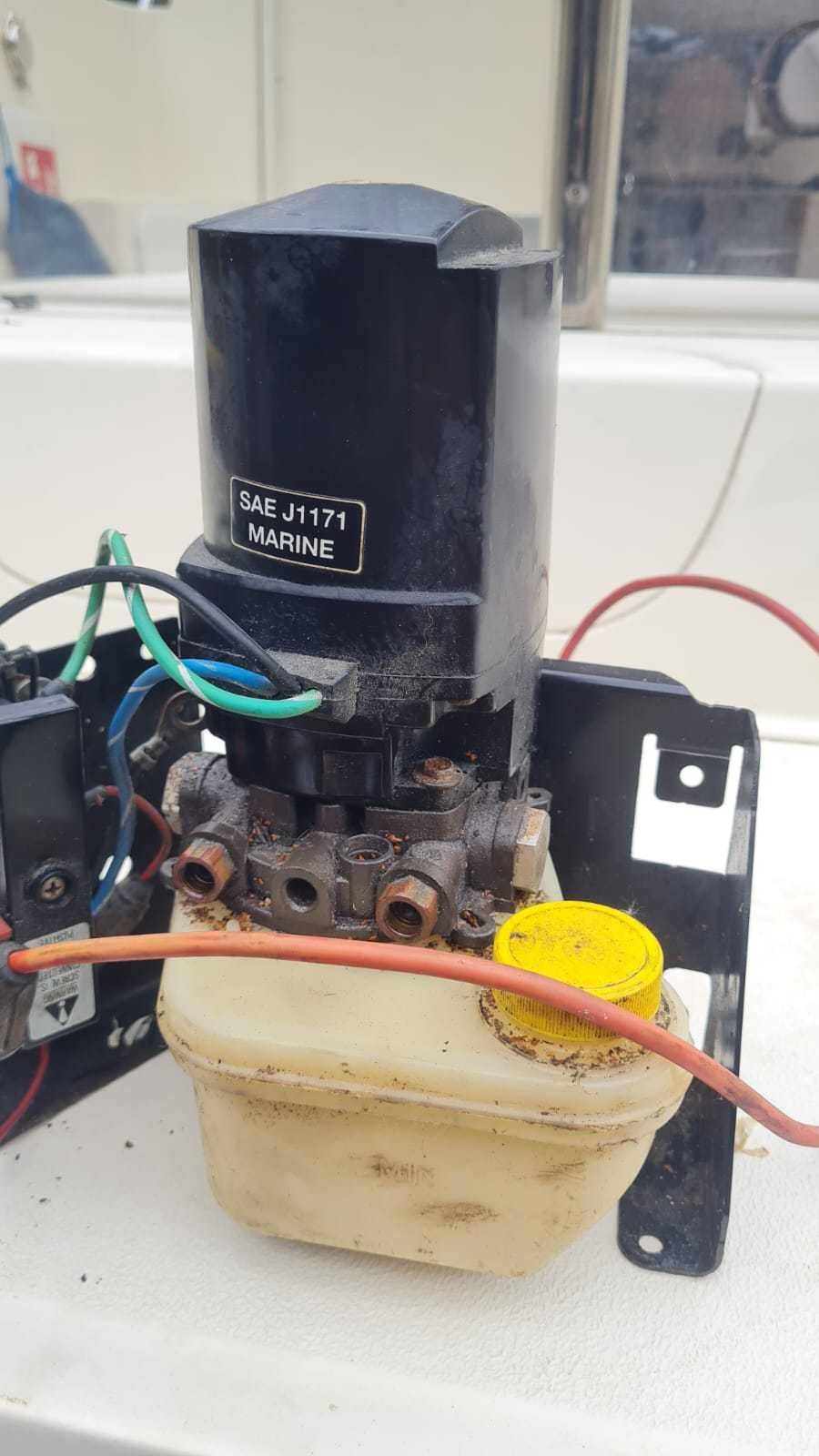 Mercruiser pompa trymu kompletna