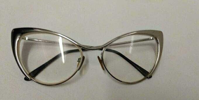 Armação para óculos prateada, modelo gatinho acentuado, marca Tom Ford