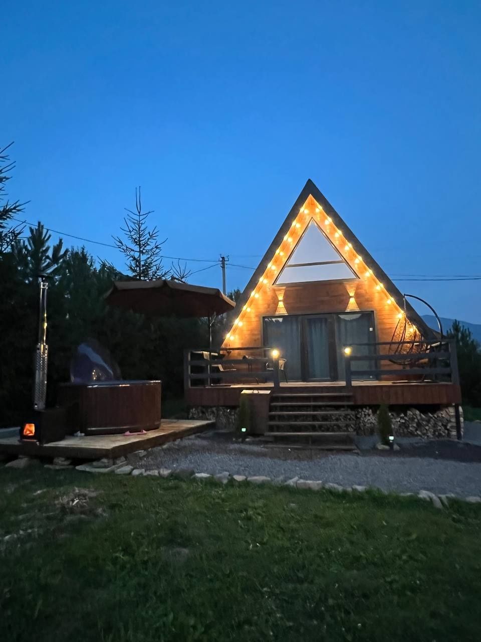 Оренда котеджу в стилі A-frame в Карпатах