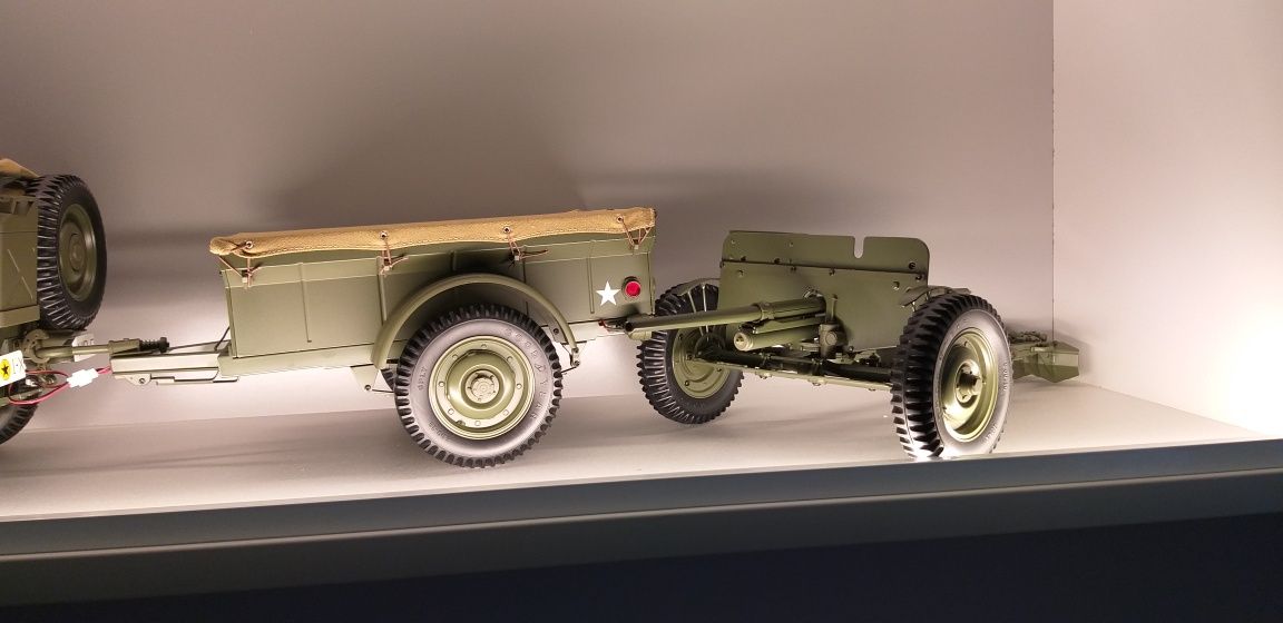 Model  Jeep z przyczepą i armatą