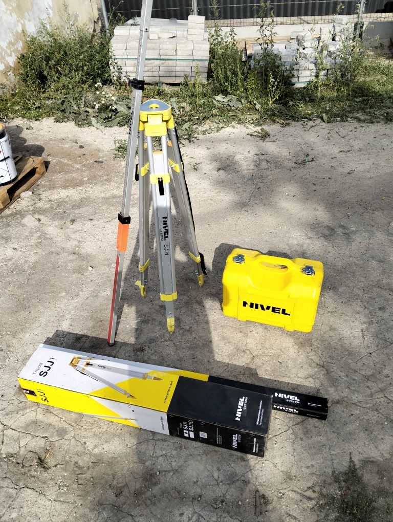 Niwelator laserowy NIVEL SYSTEM NL500 DIGITAL + łata LS-24 + statyw SJ