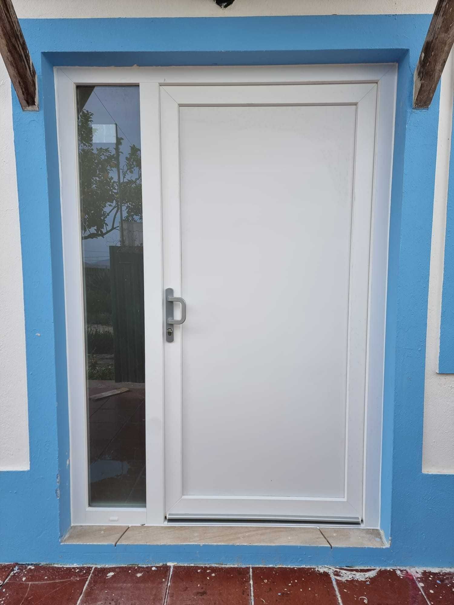 Janelas e portas em PVC, estores, Marquises, portadas em alumínio