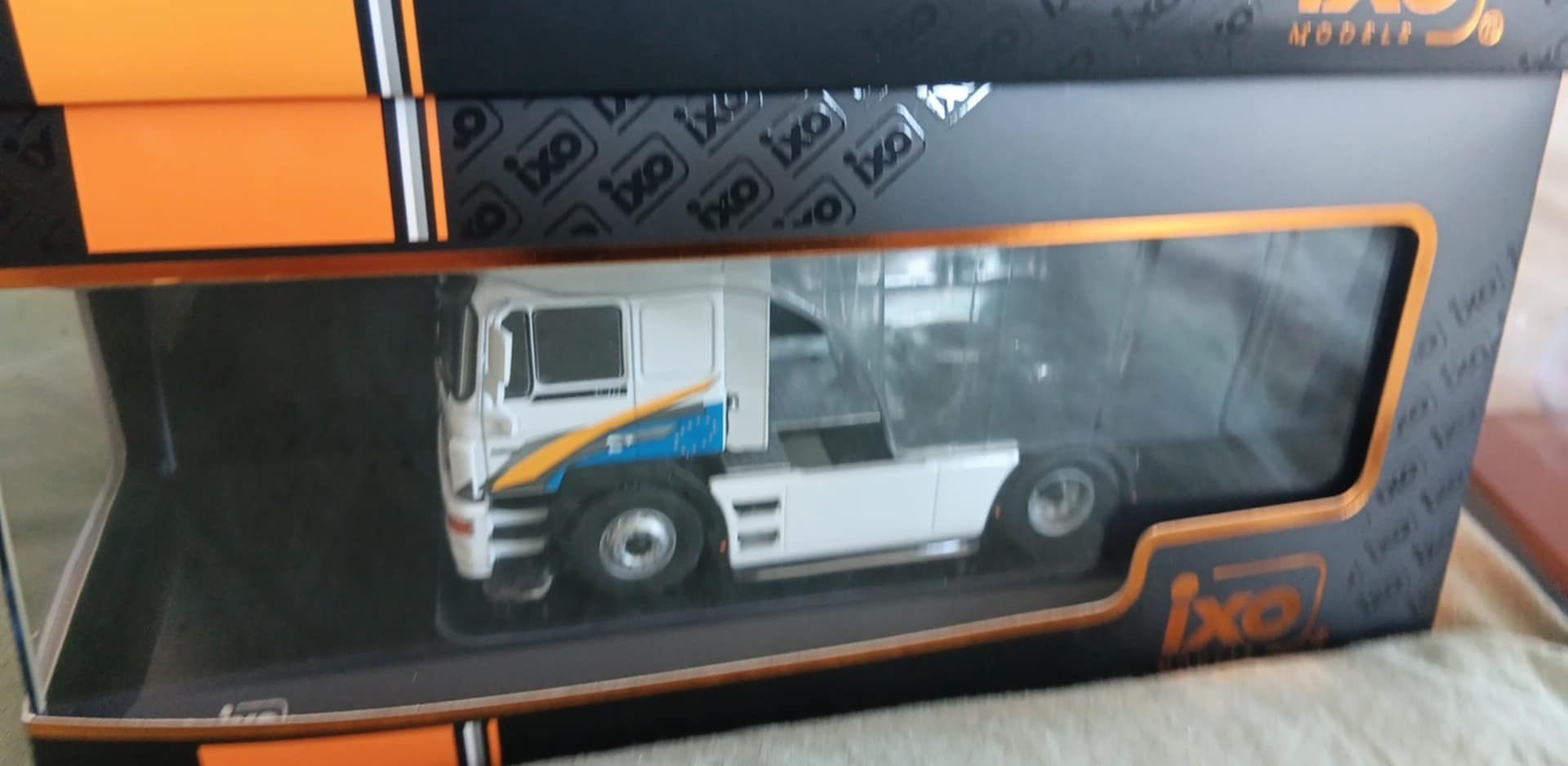 Man F2000 1;43 Ixo