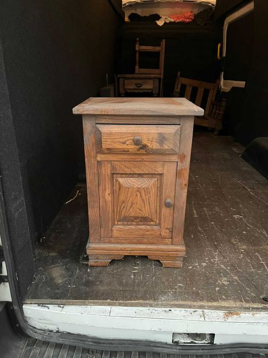 Mobiliário Antigo em Carvalho Maciço