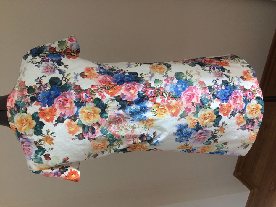 Sukienka w kwiatki roz M,L