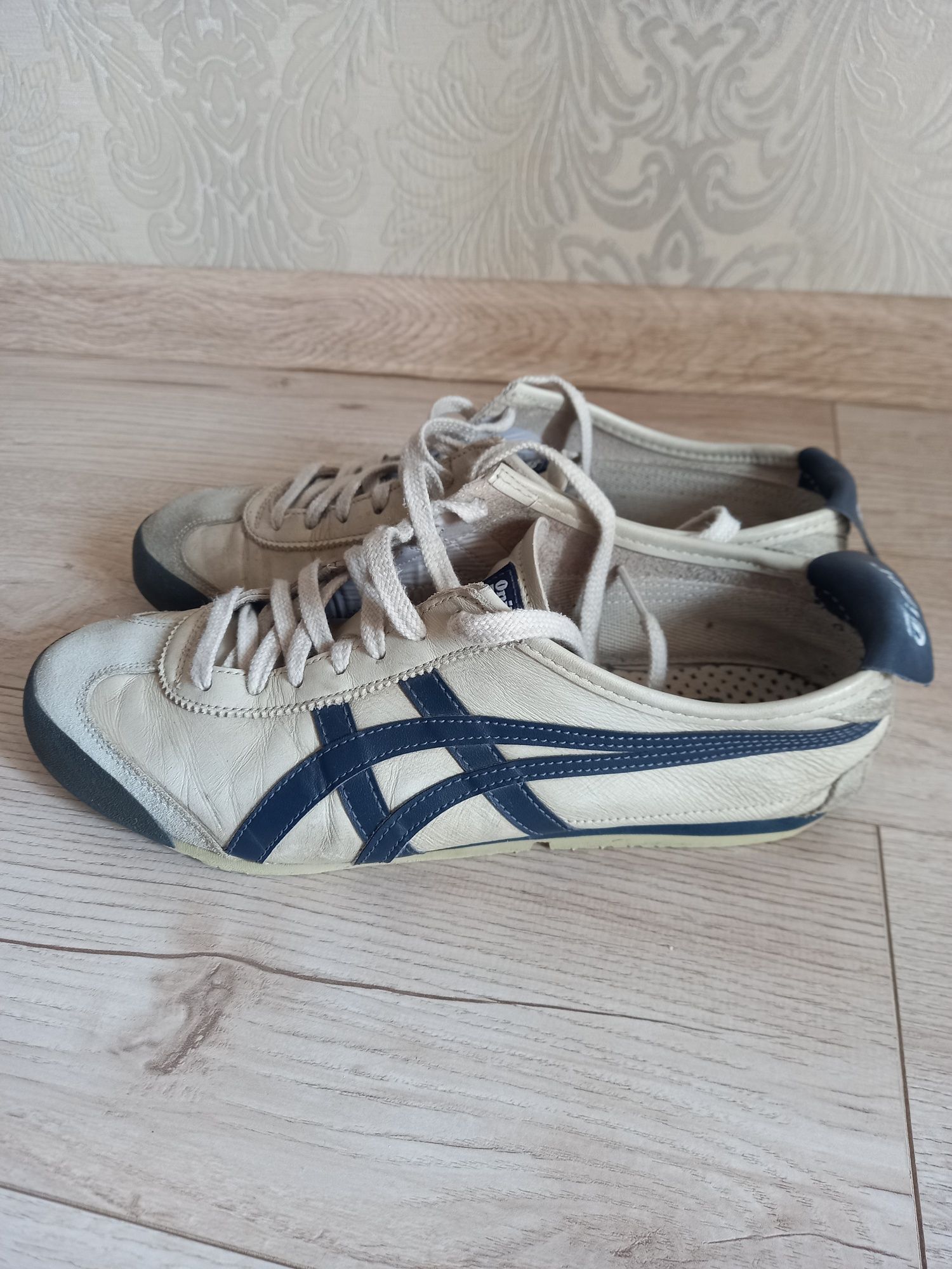 Продам кроссовки Asics Tiger