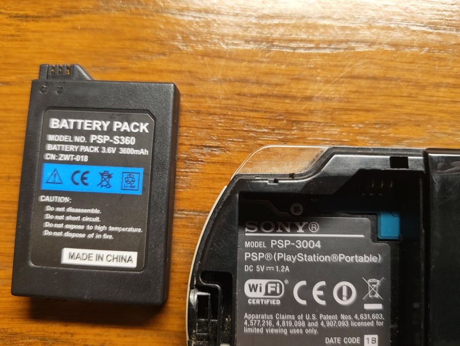 Sony PSP 3004 + Carregador + Bateria + Cartão 64GB + Suporte