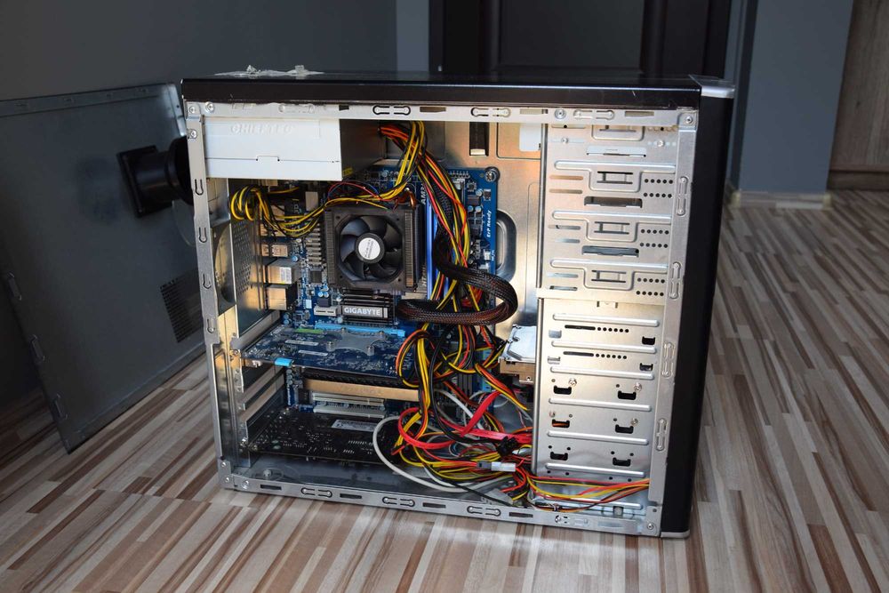 Komputer stacjonarny Phenom 965 x4, SSD 128,DDR3 12 GB