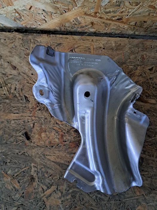 VOLVO XC40 OSLONA TERMICZNA 32299401