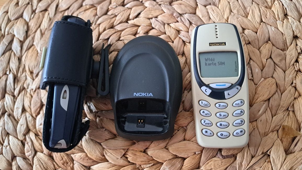 Telefon Nokia 3310 2 sztuki.Futerał skórzany,stacja ładowania Oryginał
