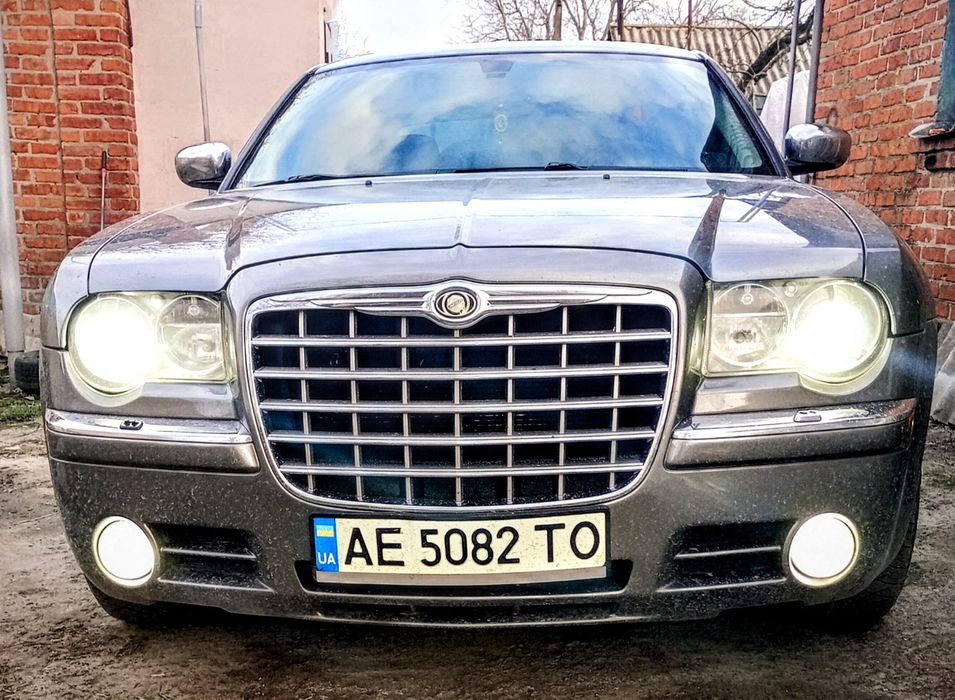 Продам ухоженный Chrysler 300C 2.7