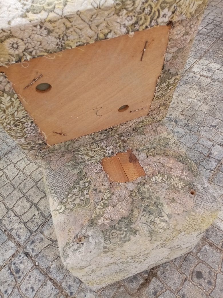 Banqueta forrada com tecido
