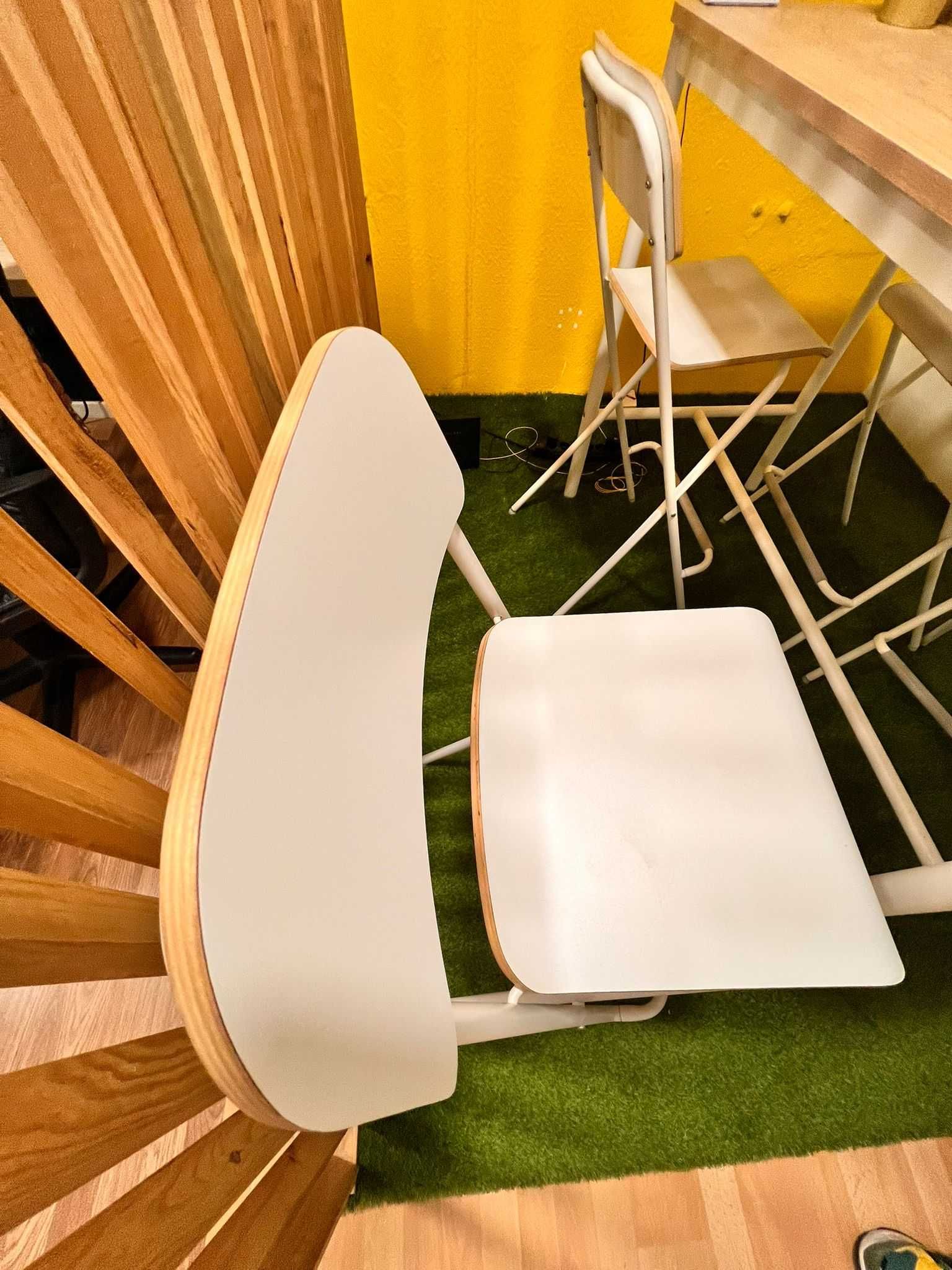 Mesa alta IKEA c/ 4 cadeiras