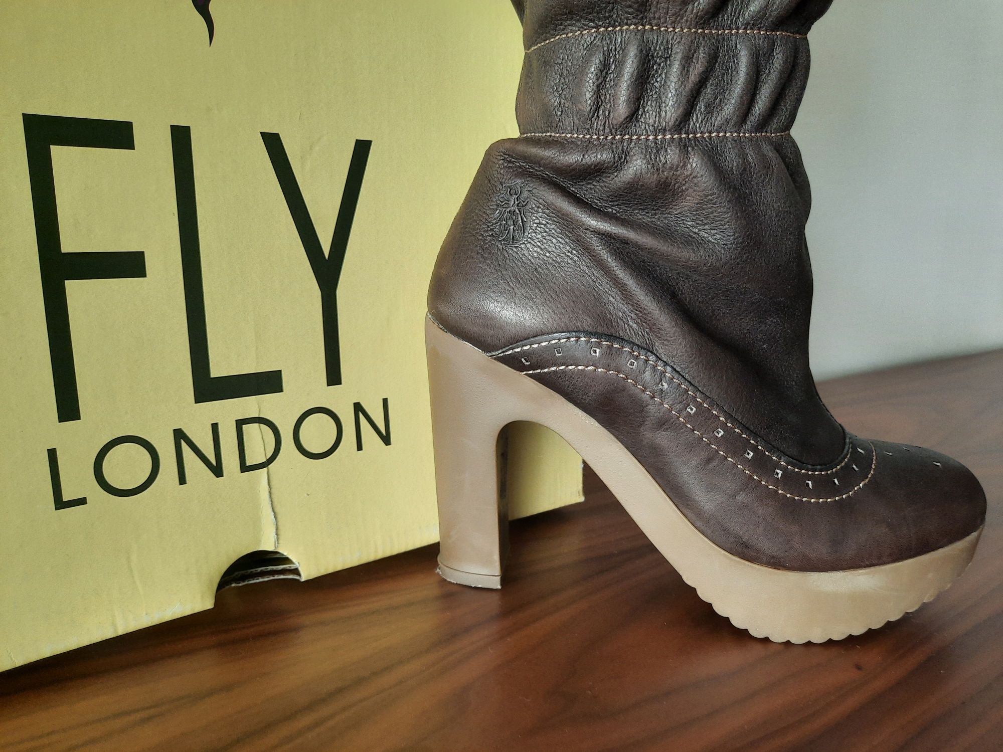 Botas castanhas de plataforma Fly London