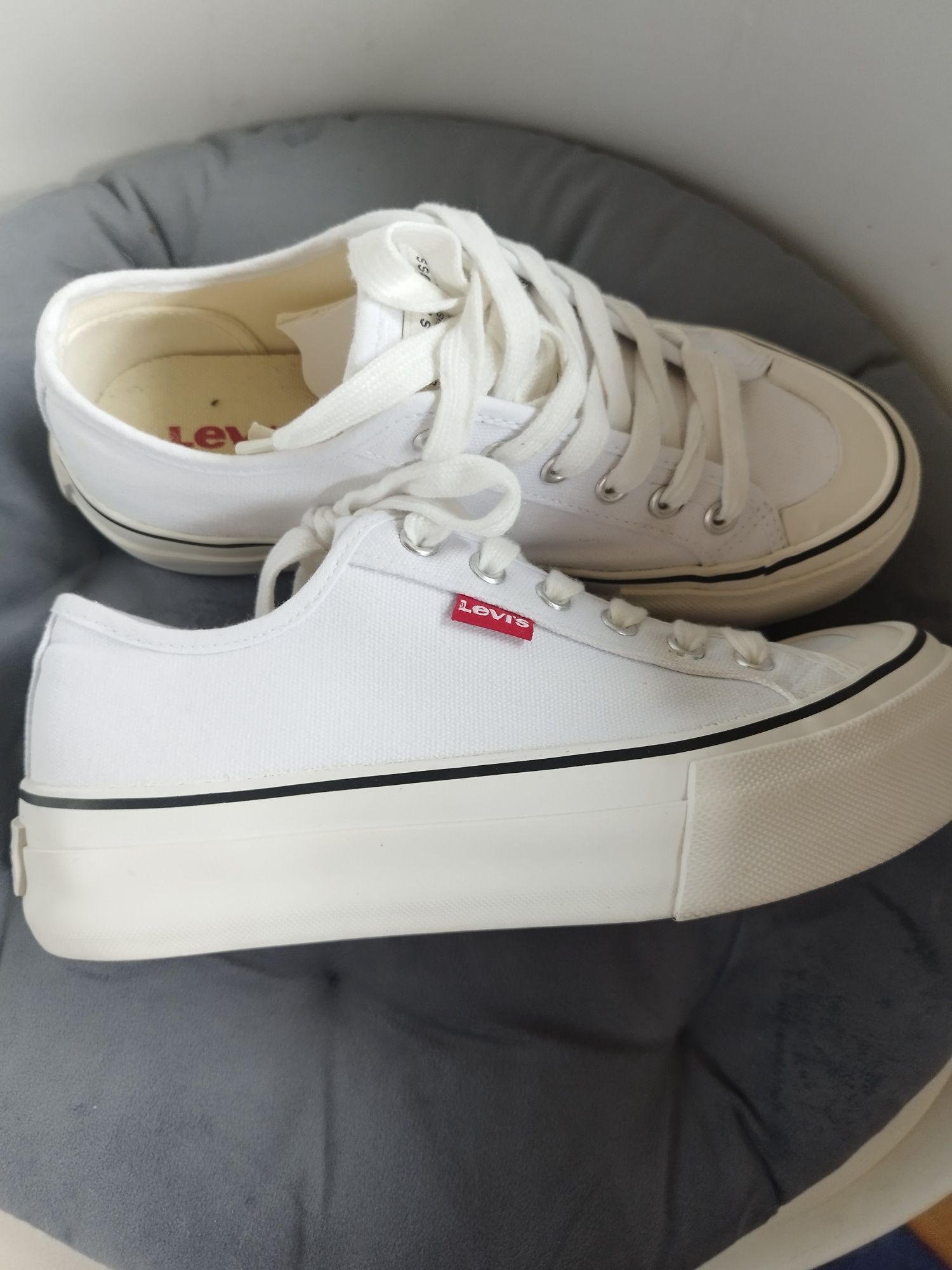 Trampki firmy Levi's .