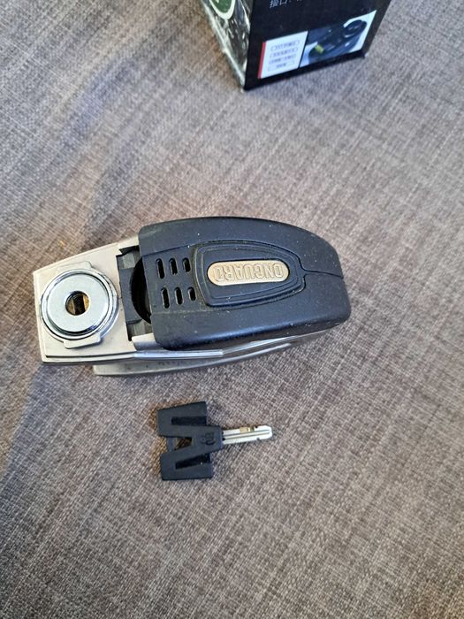 Замок на колесо мотоцикла з сигналізацією