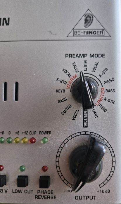 Pré amplificador valvulado Behringer Tube Ultragain MIC200