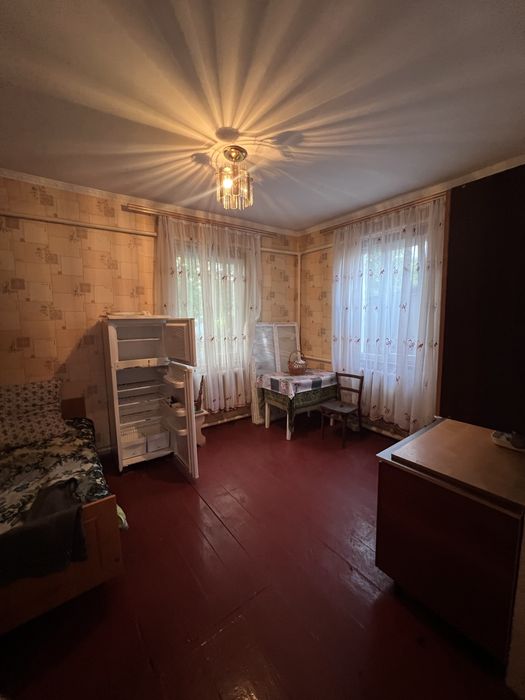 Будинок з великим подвірʼям та городом с. Ольшаниця