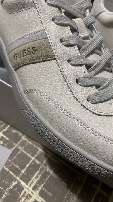 Шкіряні кросівки Guess 39 р
