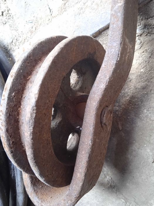 Поліспаст блок вантажний підйомний будівельний з гаком