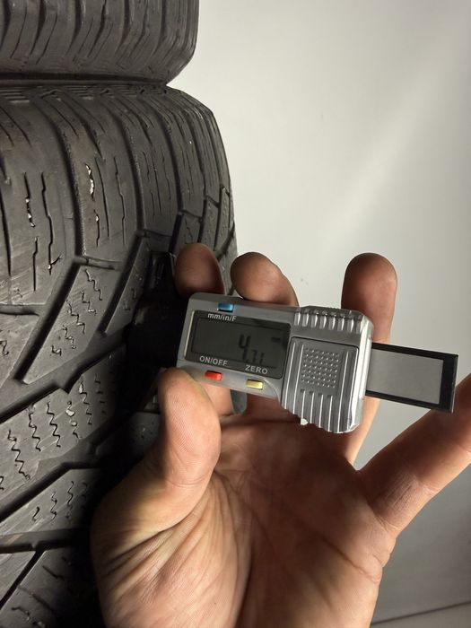 Шини 4шт R16 215/65 (98H) Semperit 2017 рік 5-5,5 мм резина зимова