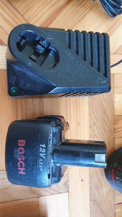Зарядное Bosch AL1130CV, аккумулятор