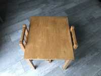 Drewniany stolik z 2 krzesłami