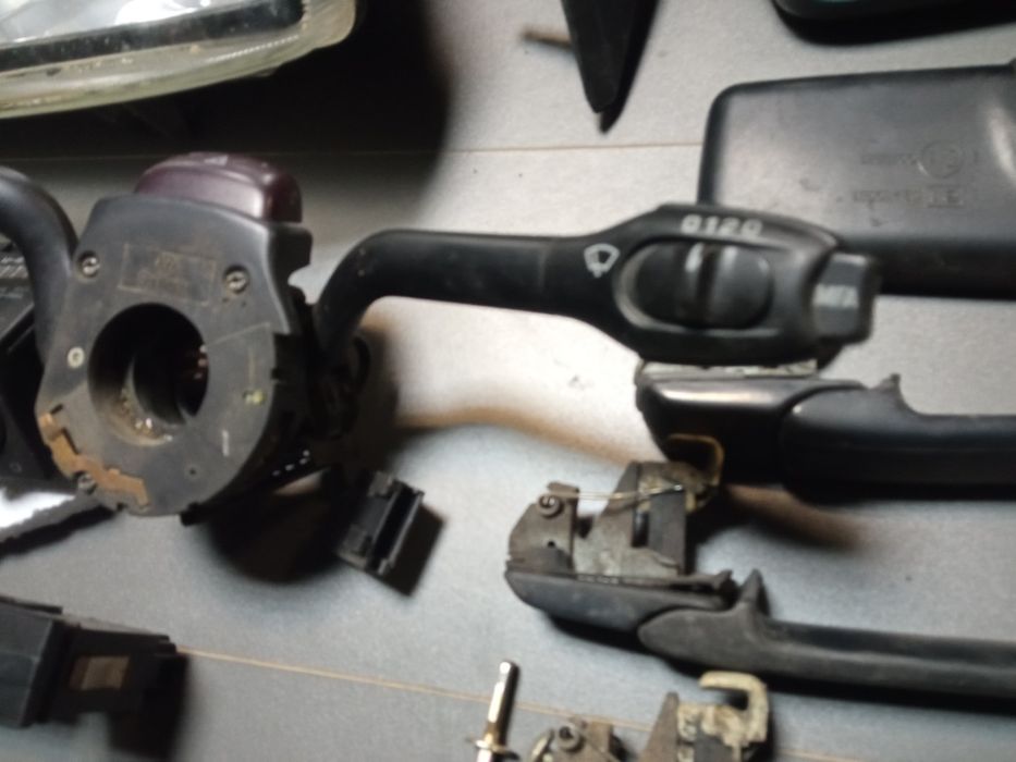 VW Golf 3 GT 1.6 alternator rozrusznik aparat lampy MFA wtryski luster