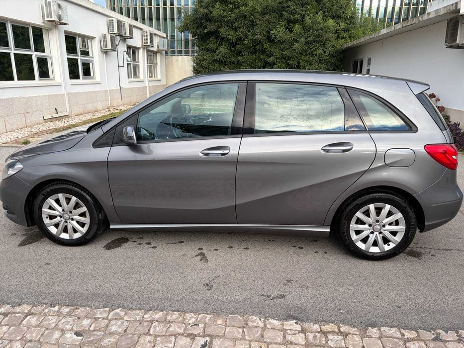 mercedes B200 em ótimo estado