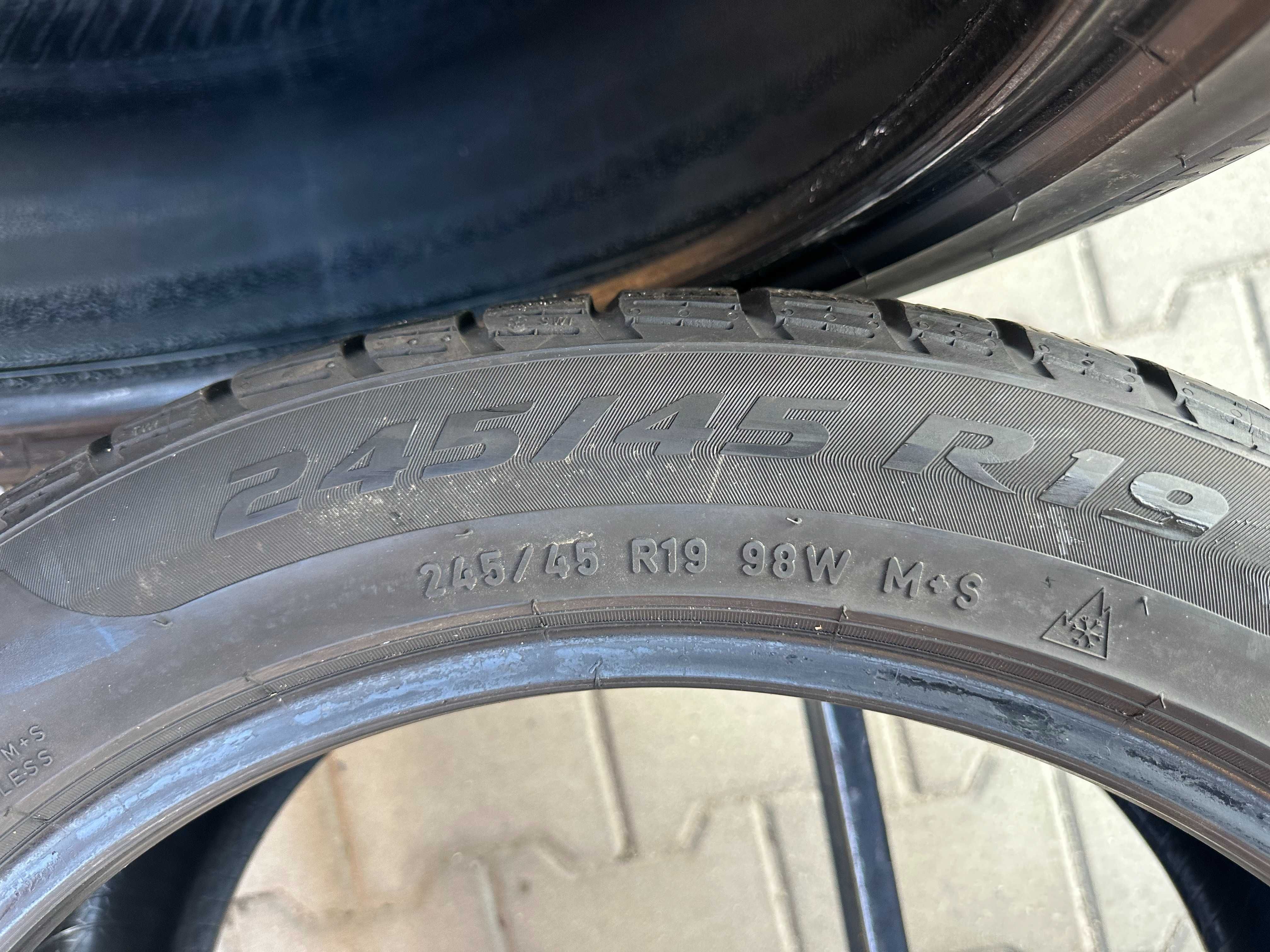 Opona zimowa Pirelli Winter SottoZero 3 245/45R19 98 W para 2szt