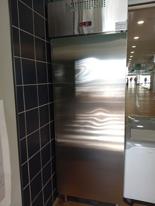 frigorífico industrial com 6 gavetas incluídas