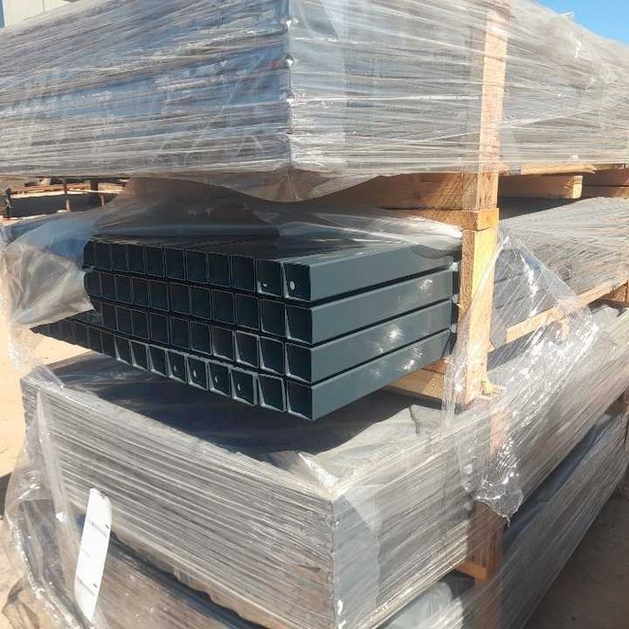 słupki paneli, siatki 60x40x2mm - 2600mm . ocynk + RAL 7016 - grafit