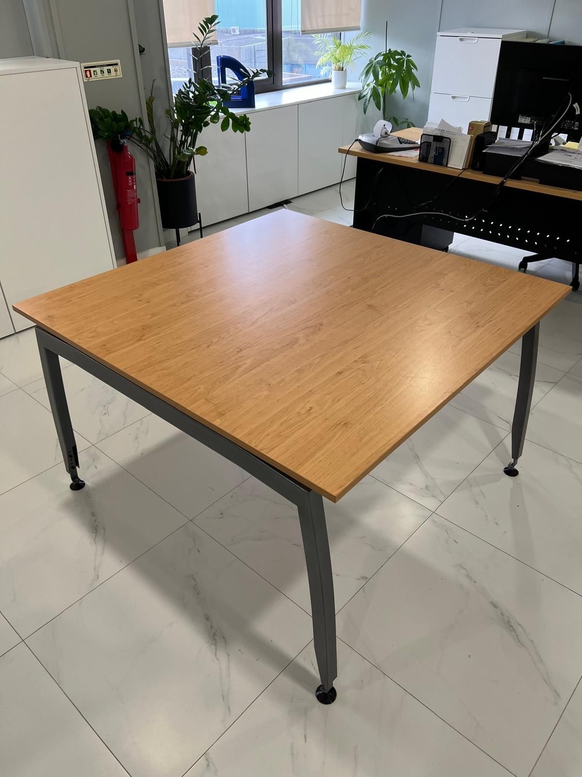 Mesa quadrada 4 cadeiras